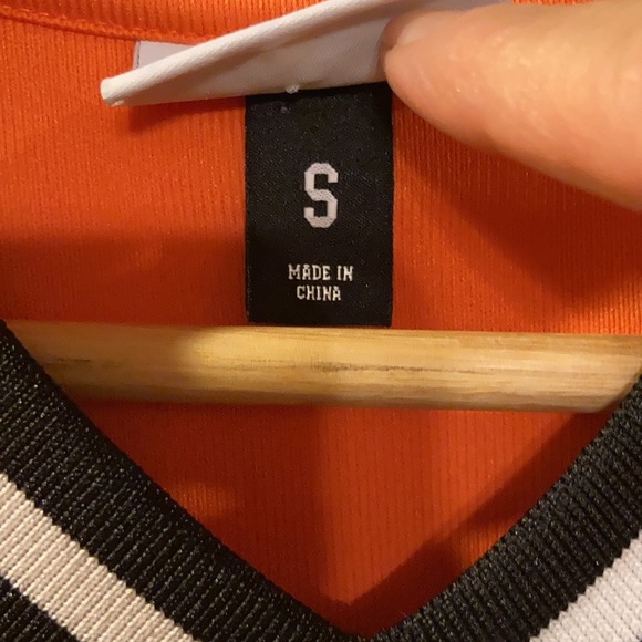 Cross Colors -Mitchell n Ness Jersey - Picture 4 of 8